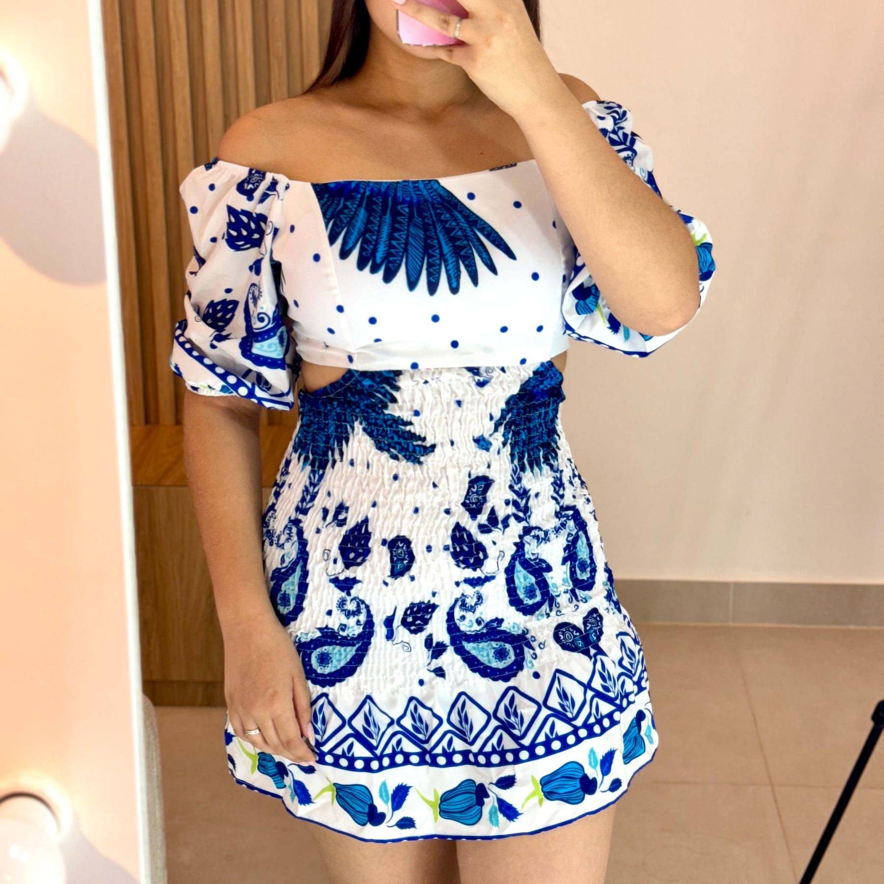 Vestido Curto Lastex Com Abertura Lateral