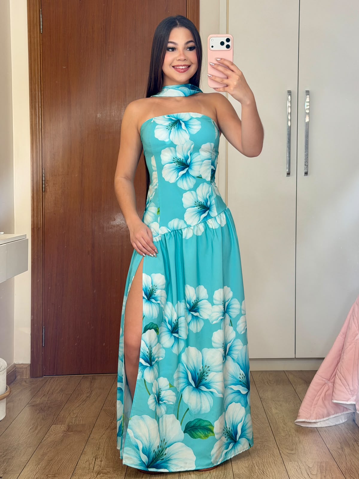 Vestido Longo Tomara que Caia e Fenda Com Chocker Elegante e Versátil