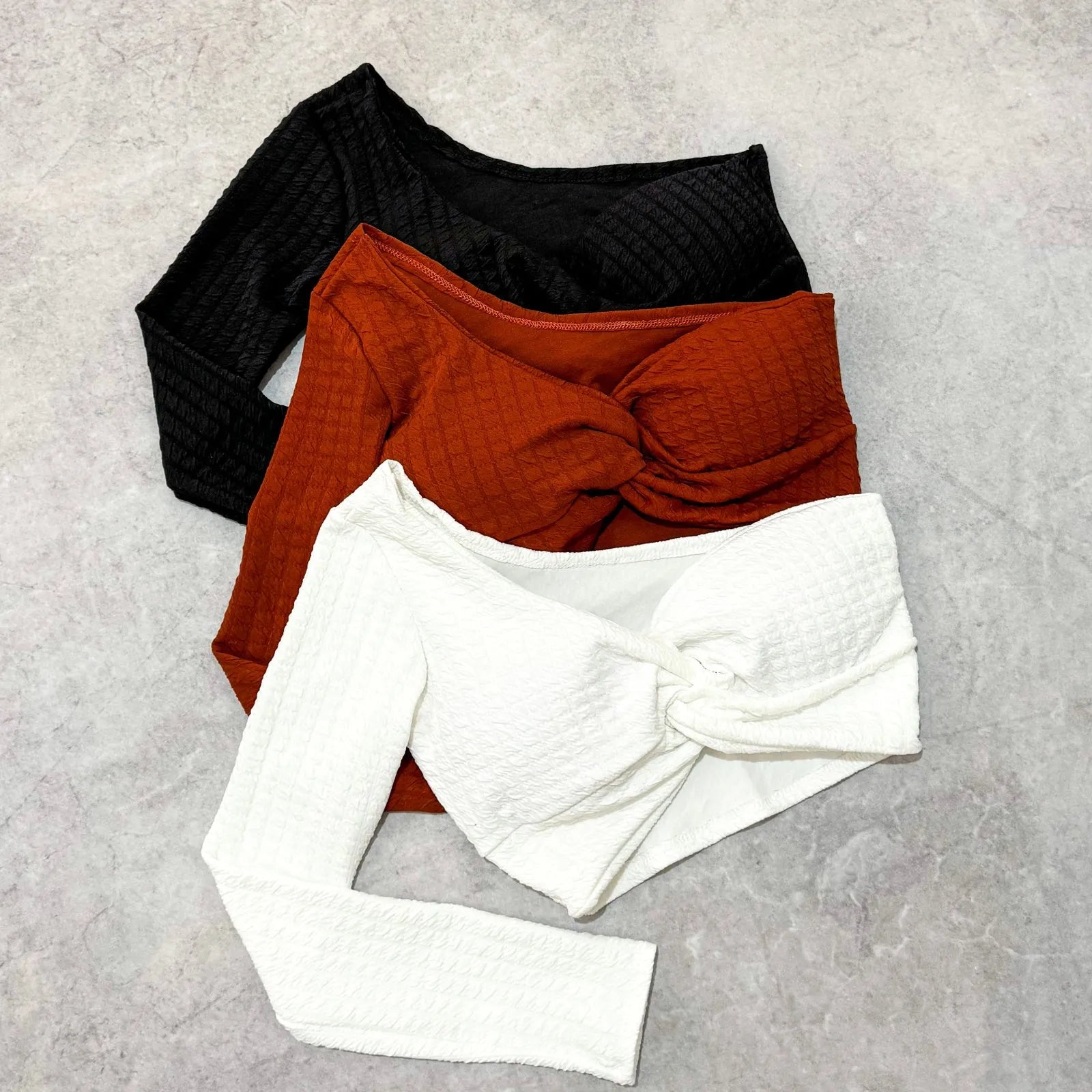 cropped feminino, cropped canelado, cropped manga longa, cropped de alça, cropped justo, cropped ombro a ombro, cropped com bojo, cropped frente única