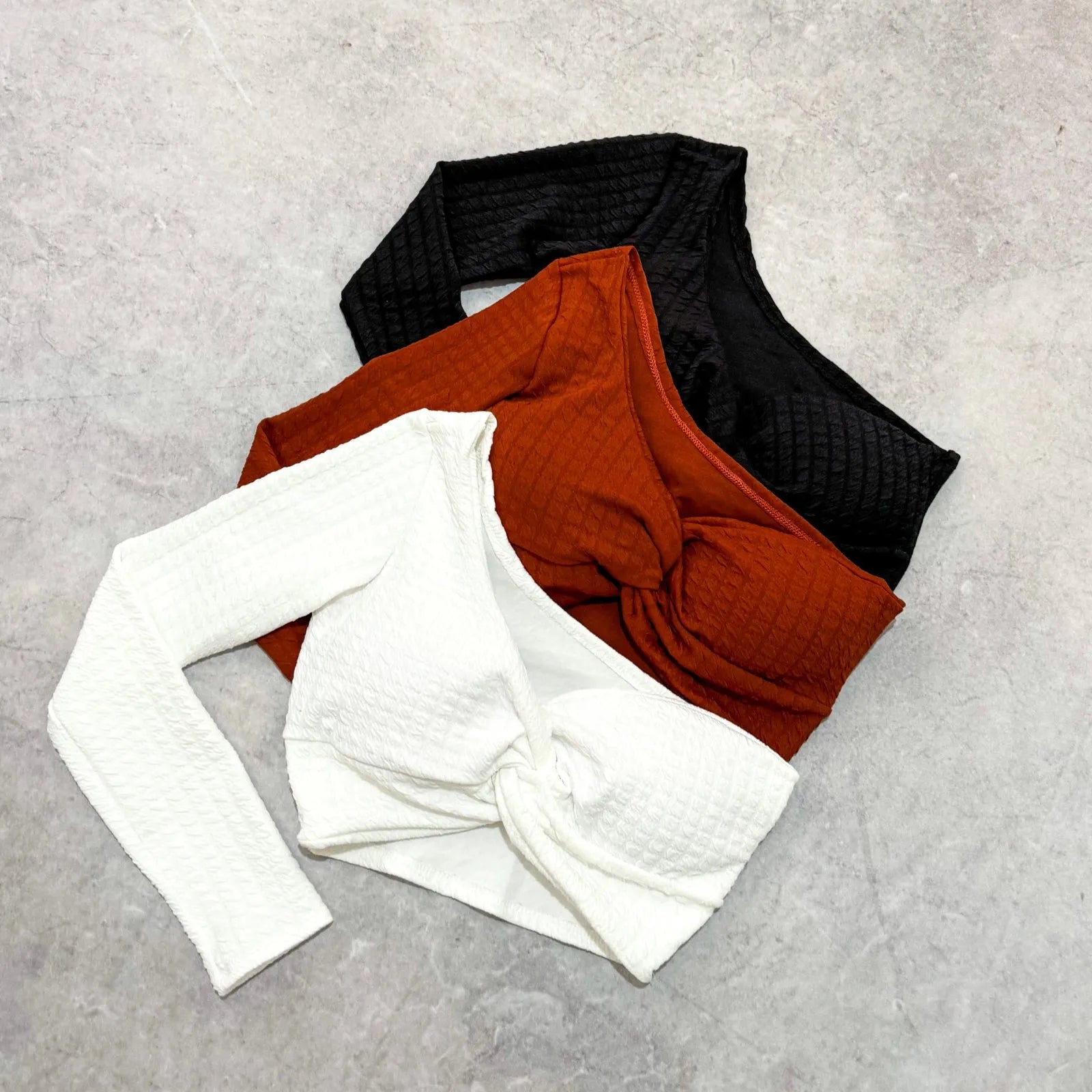 cropped feminino, cropped canelado, cropped manga longa, cropped de alça, cropped justo, cropped ombro a ombro, cropped com bojo, cropped frente única