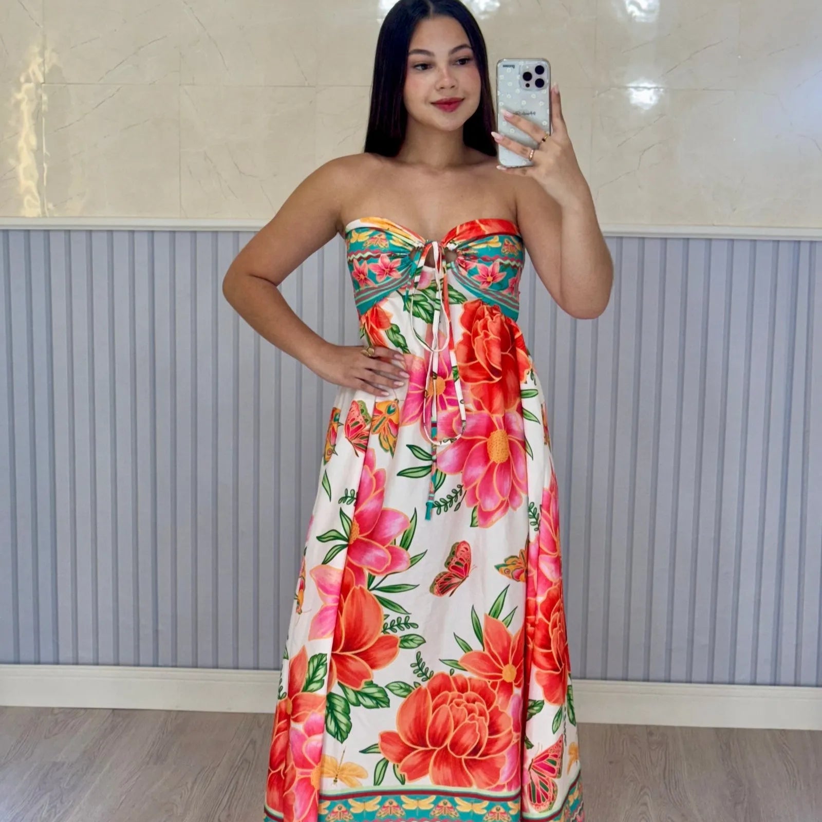 vestido feminino, vestido longo, vestido midi, vestido curto, vestido de festa, vestido casual, vestido, vestido de verão, vestido justo, vestido estampado, vestido com fenda, vestido preto, vestido branco, vestido básico,