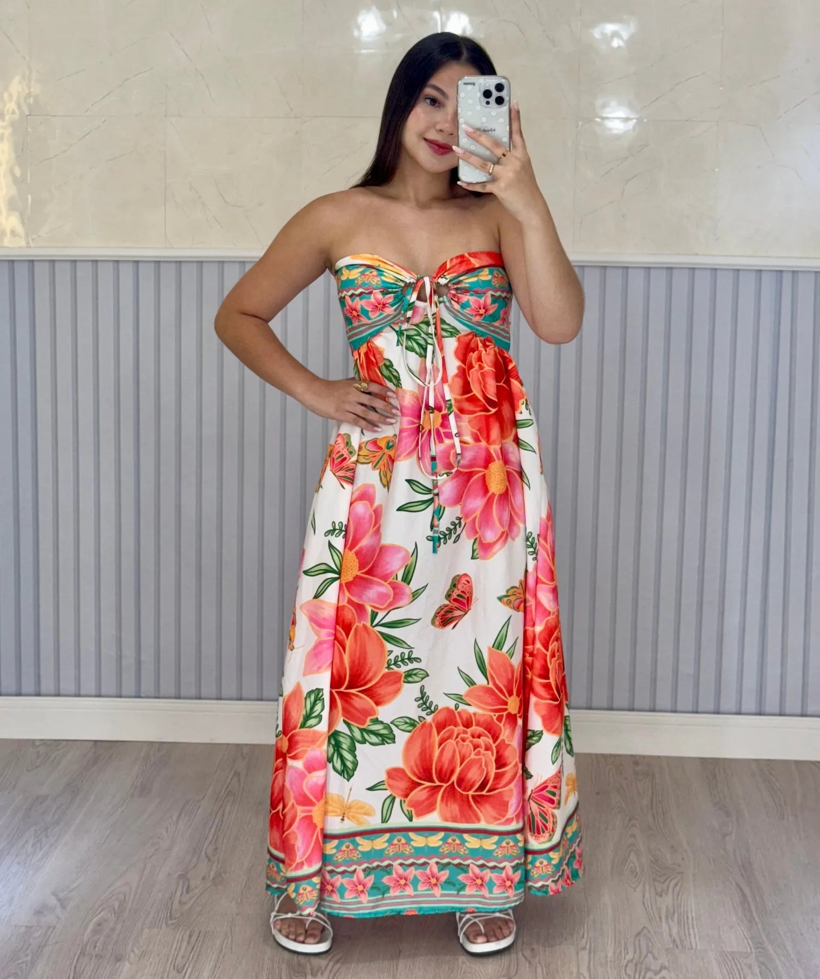 vestido feminino, vestido longo, vestido midi, vestido curto, vestido de festa, vestido casual, vestido, vestido de verão, vestido justo, vestido estampado, vestido com fenda, vestido preto, vestido branco, vestido básico,