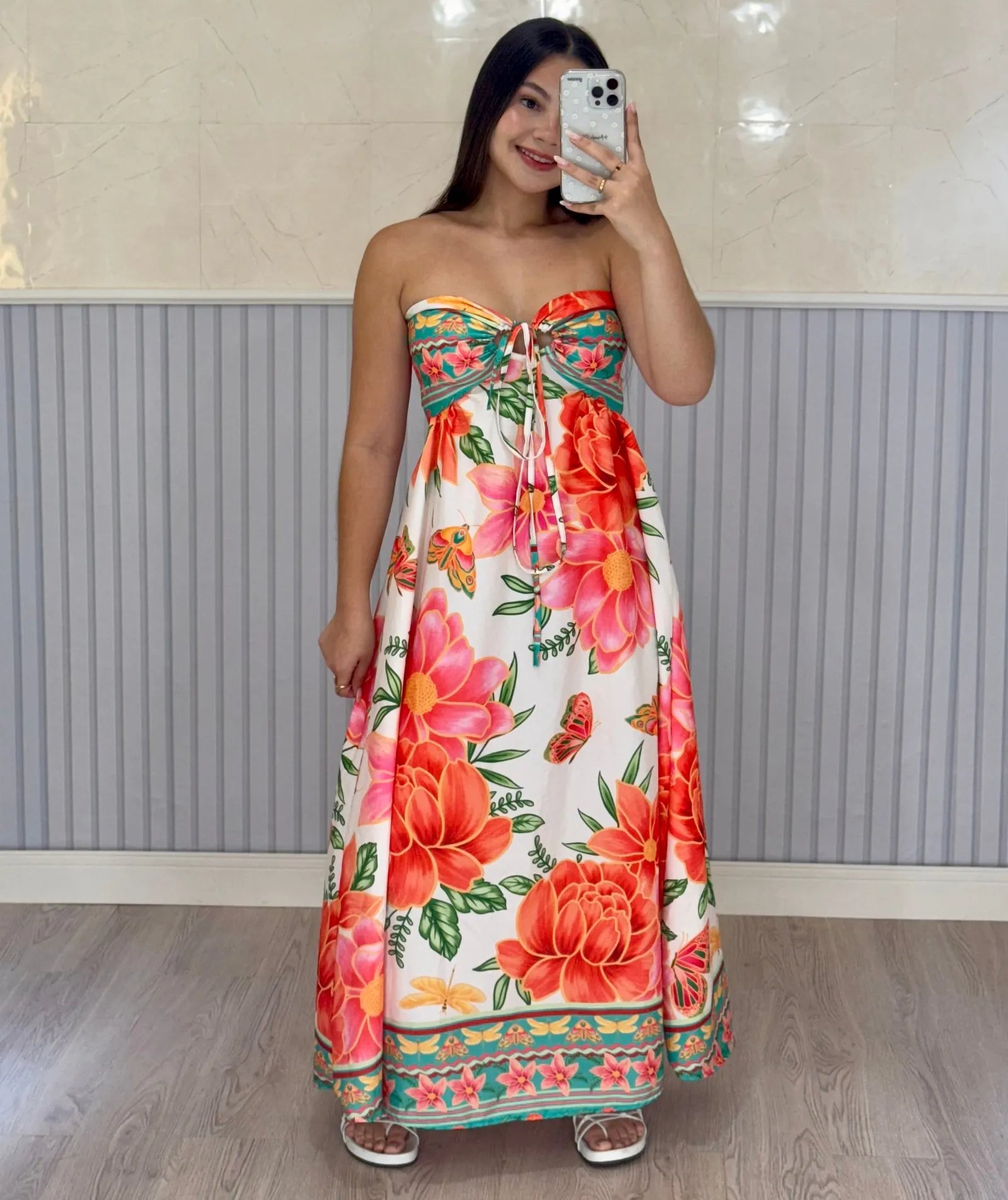 vestido feminino, vestido longo, vestido midi, vestido curto, vestido de festa, vestido casual, vestido, vestido de verão, vestido justo, vestido estampado, vestido com fenda, vestido preto, vestido branco, vestido básico,