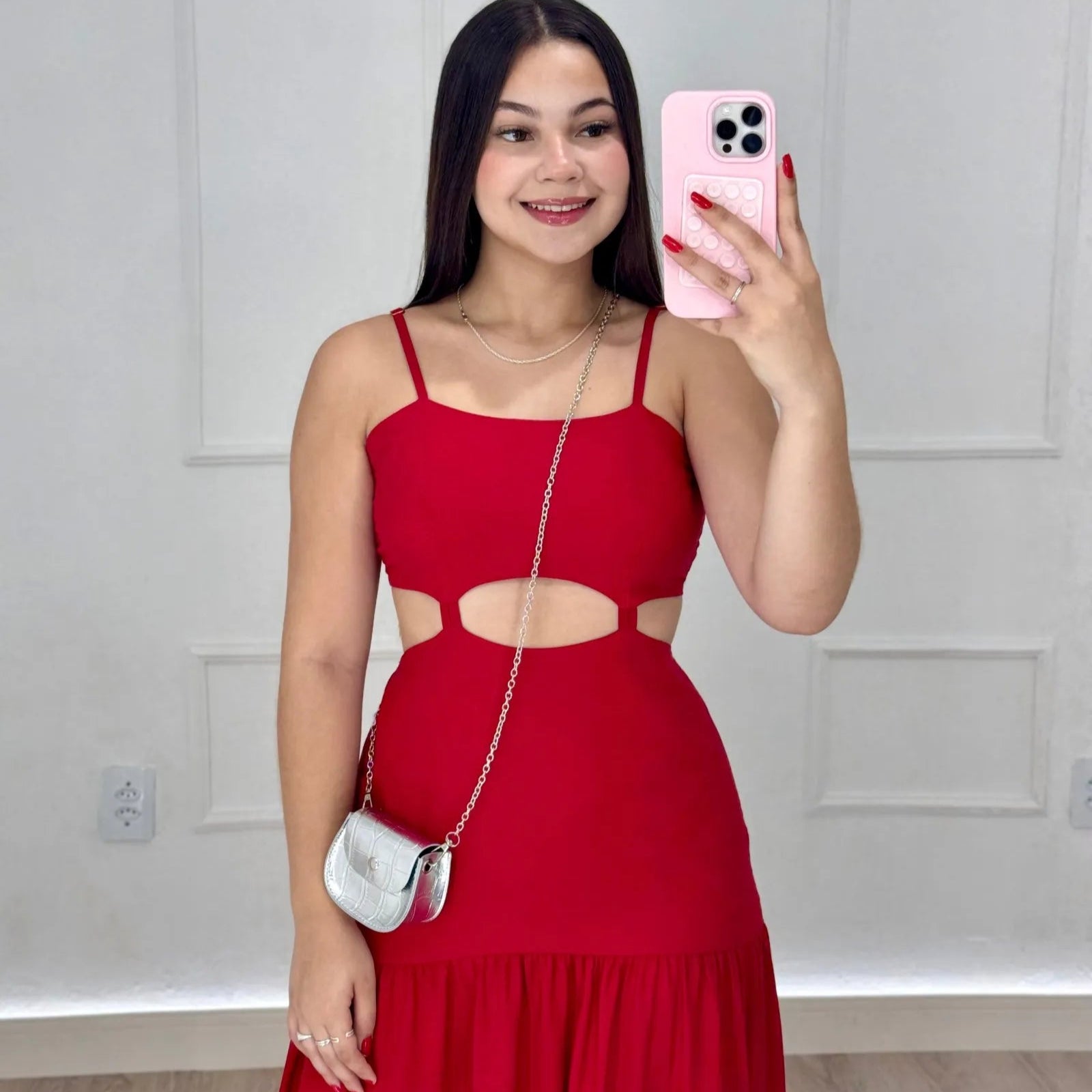 vestido feminino, vestido longo, vestido midi, vestido curto, vestido de festa, vestido casual, vestido, vestido de verão, vestido justo, vestido estampado, vestido com fenda, vestido preto, vestido branco, vestido básico,