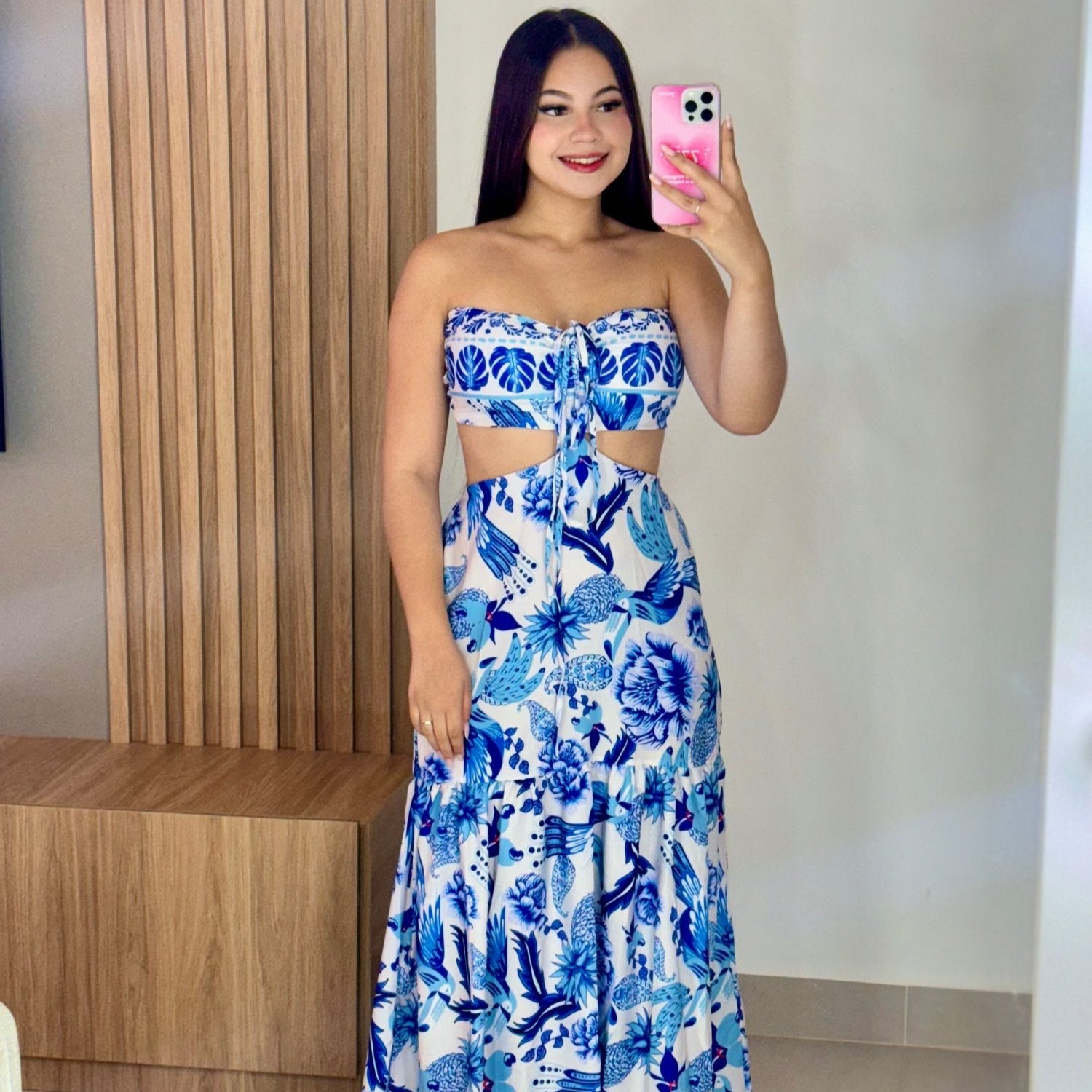 vestido feminino, vestido longo, vestido midi, vestido curto, vestido de festa, vestido casual, vestido, vestido de verão, vestido justo, vestido estampado, vestido com fenda, vestido preto, vestido branco, vestido básico,