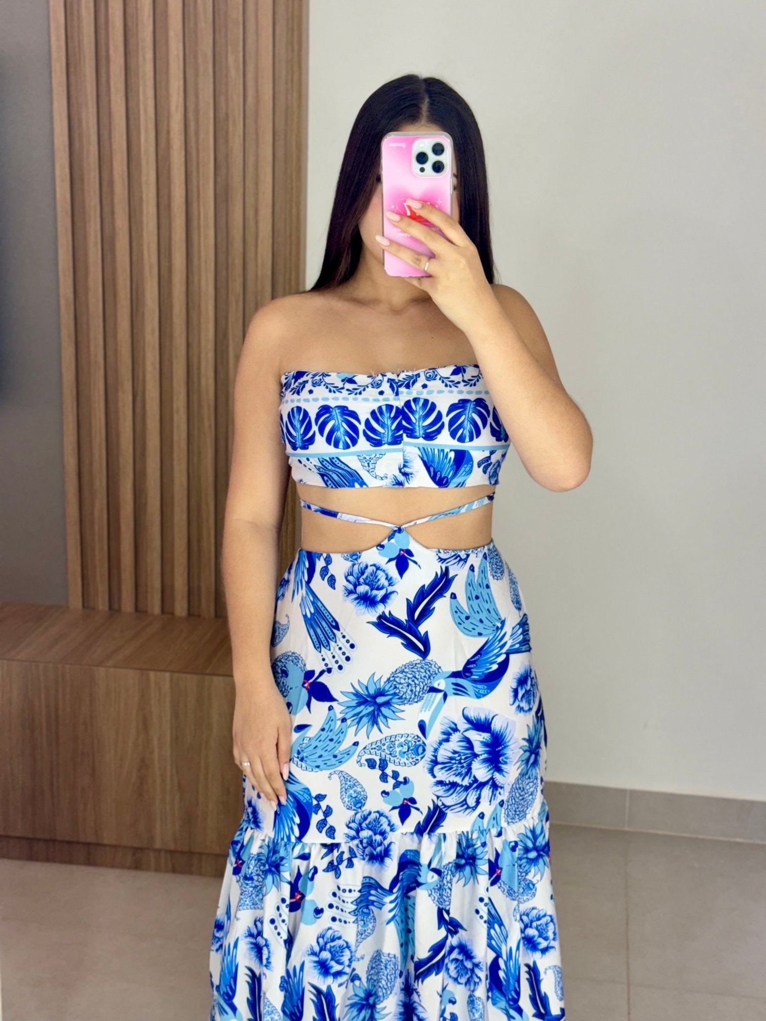 vestido feminino, vestido longo, vestido midi, vestido curto, vestido de festa, vestido casual, vestido, vestido de verão, vestido justo, vestido estampado, vestido com fenda, vestido preto, vestido branco, vestido básico,