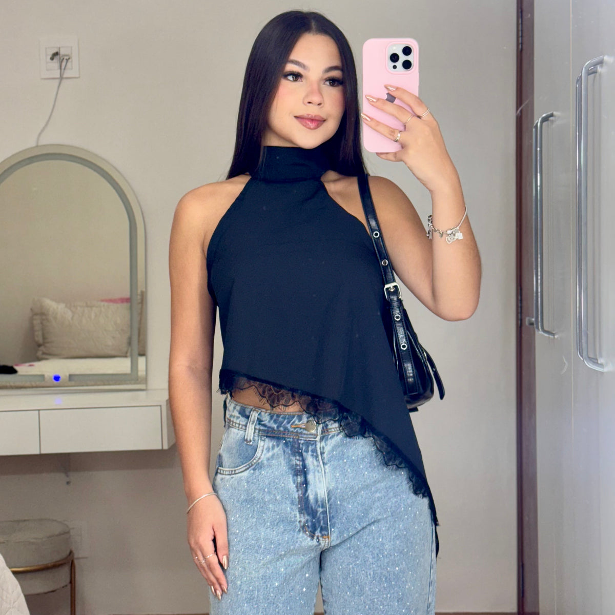 Blusa Regata Assimétrica com Renda