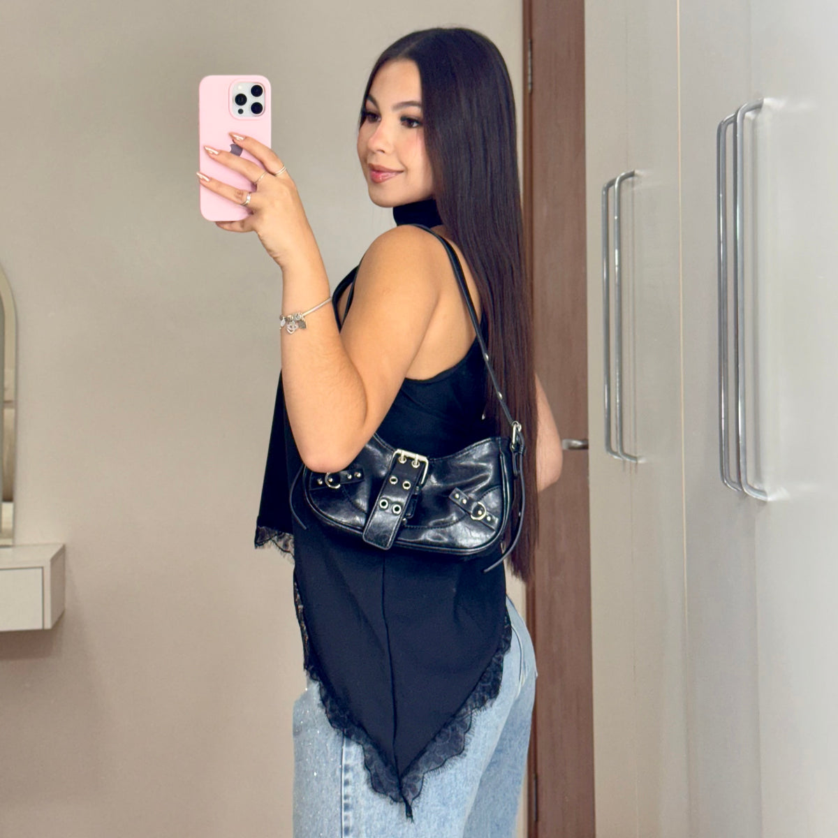 Blusa Regata Assimétrica com Renda