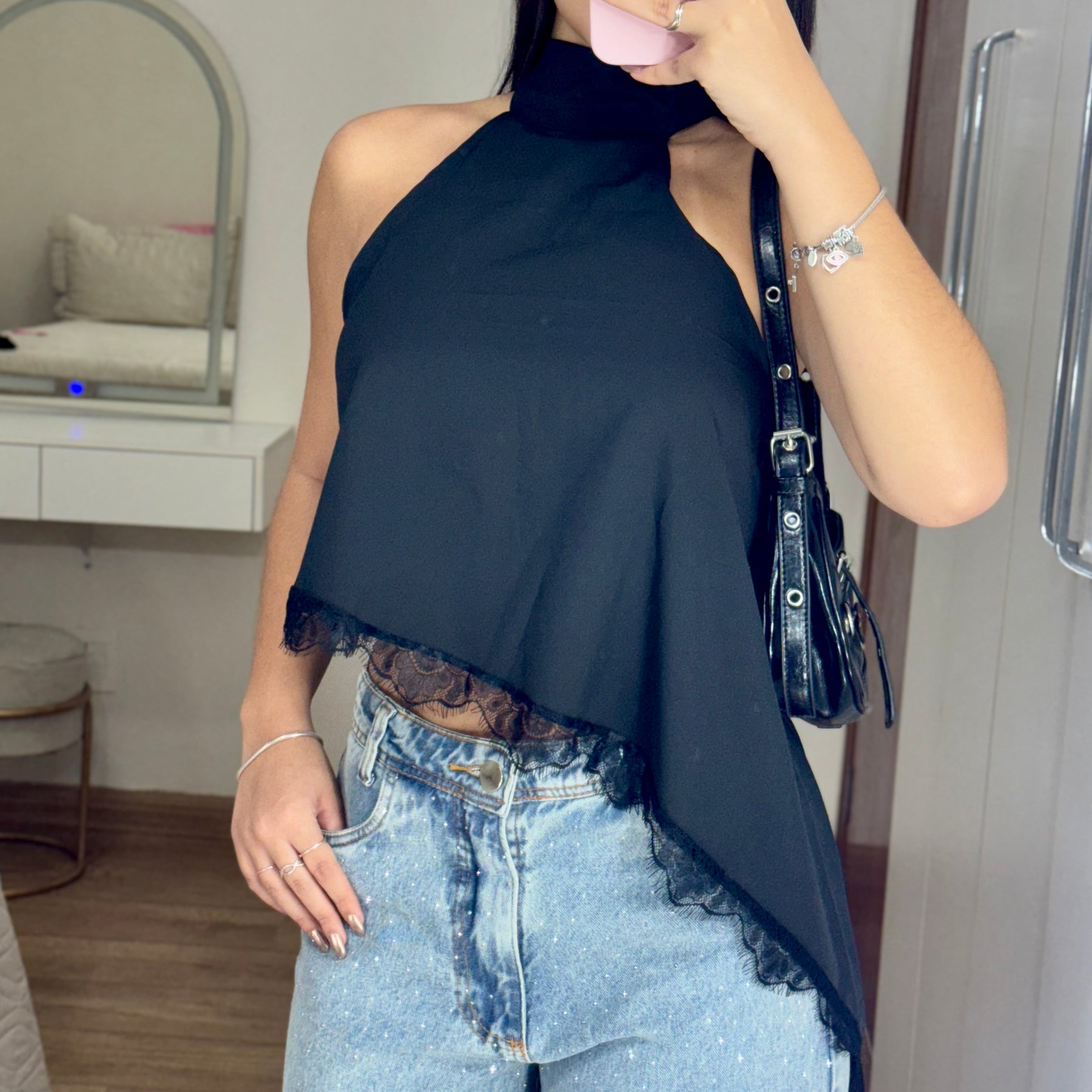 Blusa Regata Assimétrica com Renda