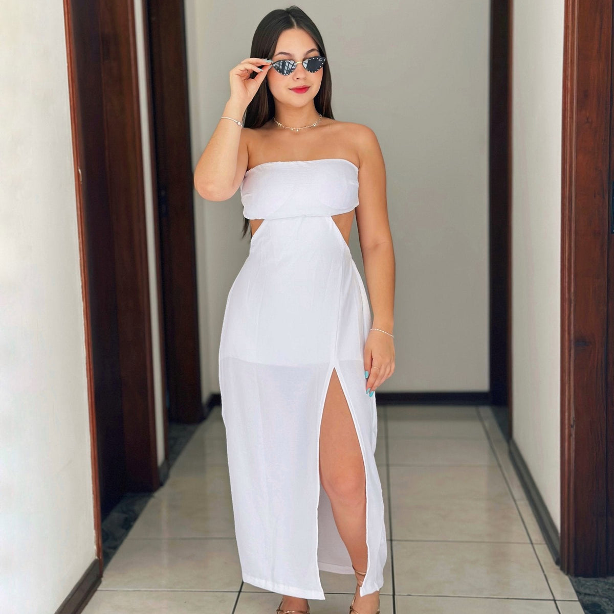 vestido feminino, vestido longo, vestido midi, vestido curto, vestido de festa, vestido casual, vestido, vestido de verão, vestido justo,  vestido estampado, vestido com fenda, vestido preto, vestido branco, vestido básico,