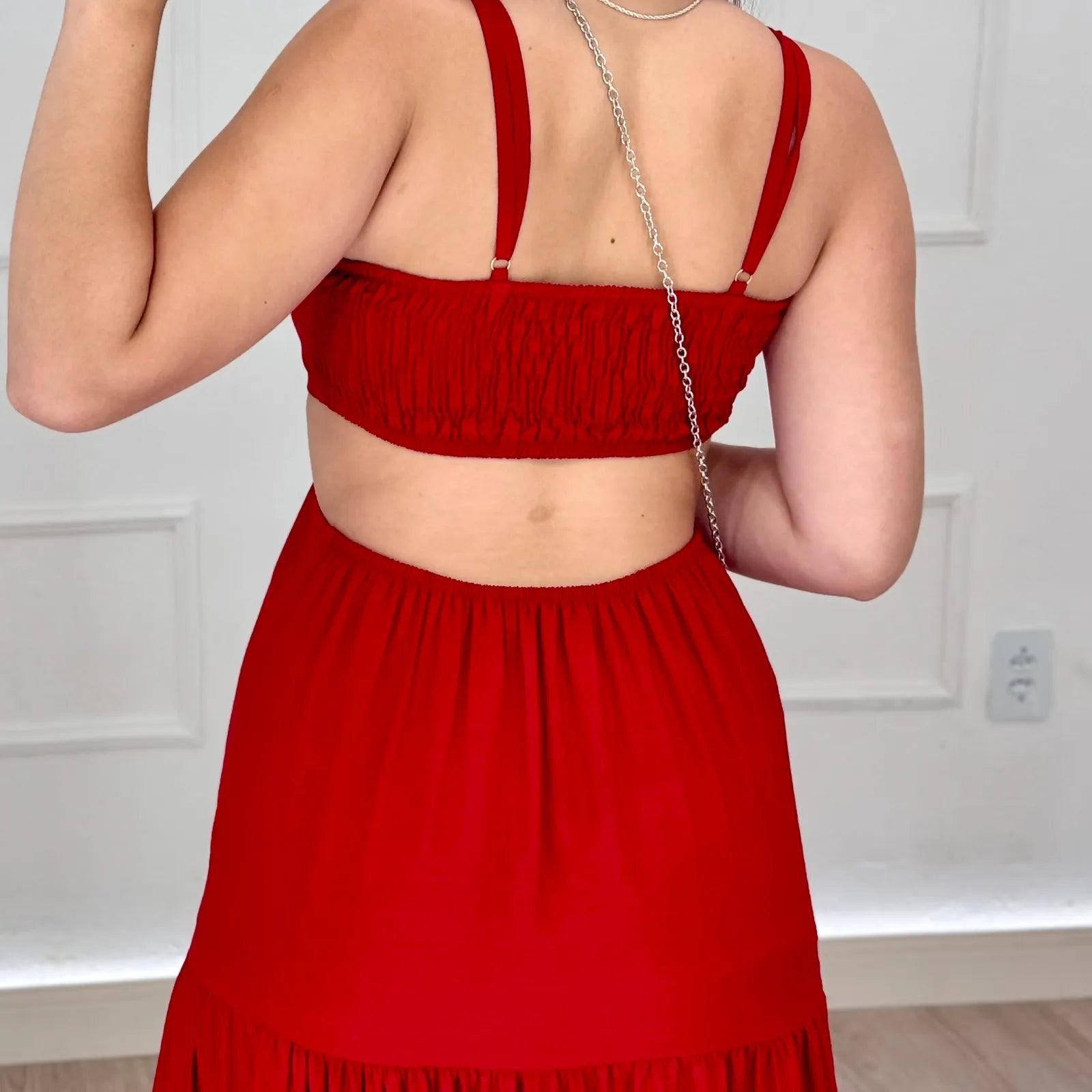 vestido feminino, vestido longo, vestido midi, vestido curto, vestido de festa, vestido casual, vestido, vestido de verão, vestido justo,  vestido estampado, vestido com fenda, vestido preto, vestido branco, vestido básico,