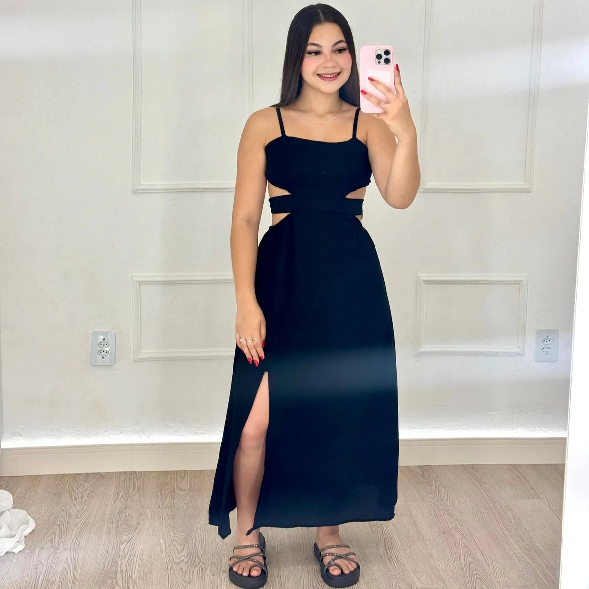 vestido feminino, vestido longo, vestido midi, vestido curto, vestido de festa, vestido casual, vestido, vestido de verão, vestido justo,  vestido estampado, vestido com fenda, vestido preto, vestido branco, vestido básico,