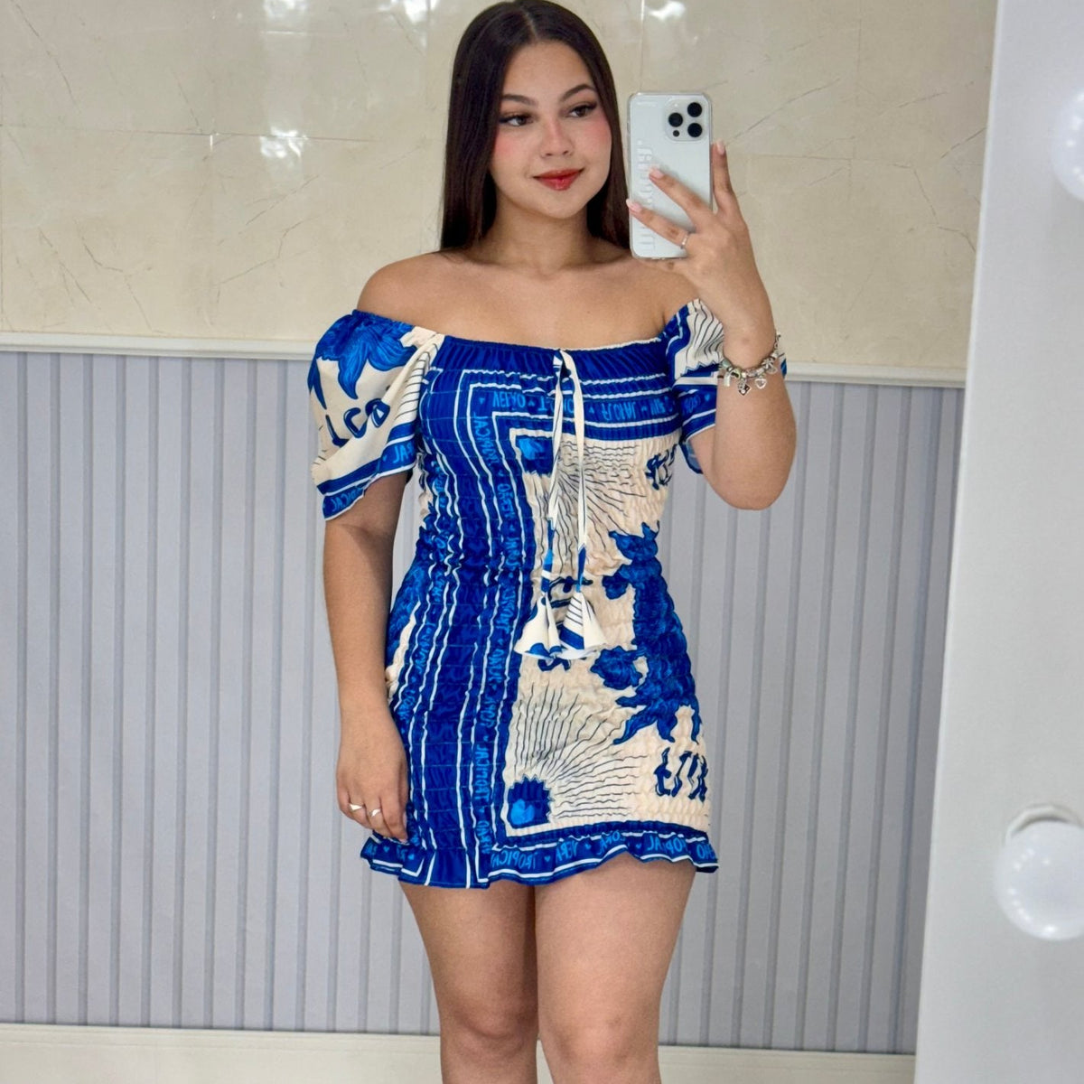 vestido feminino, vestido longo, vestido midi, vestido curto, vestido de festa, vestido casual, vestido, vestido de verão, vestido justo,  vestido estampado, vestido com fenda, vestido preto, vestido branco, vestido básico,