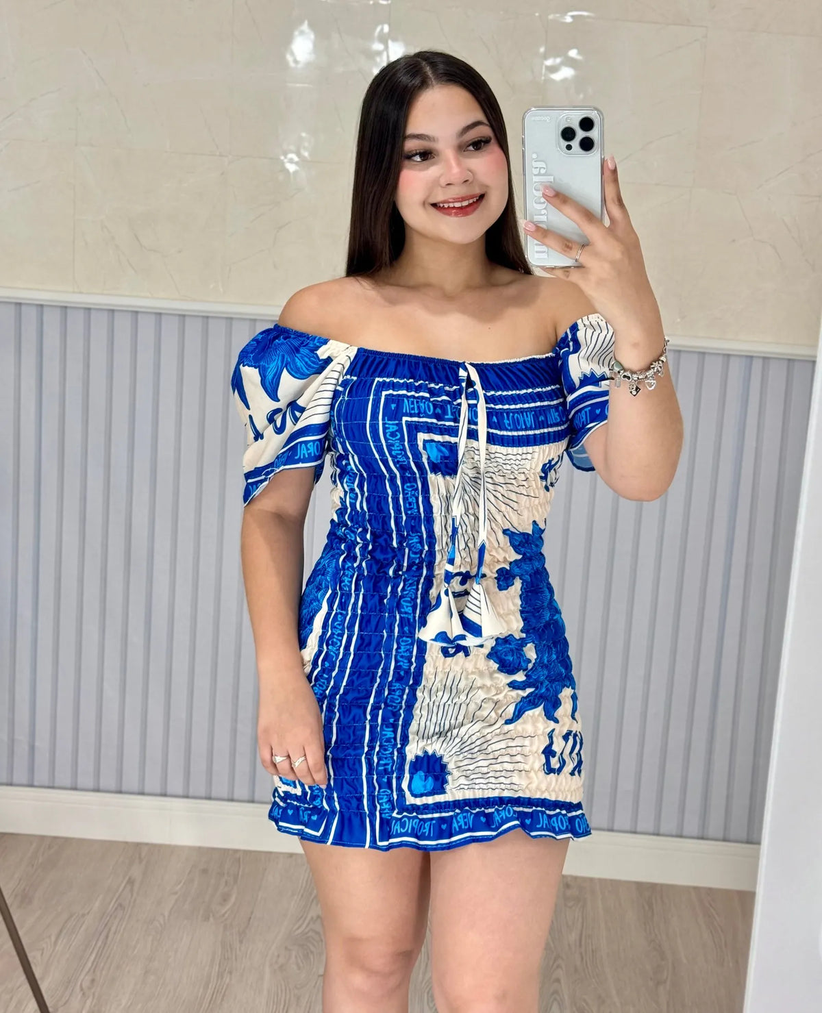 vestido feminino, vestido longo, vestido midi, vestido curto, vestido de festa, vestido casual, vestido, vestido de verão, vestido justo,  vestido estampado, vestido com fenda, vestido preto, vestido branco, vestido básico,