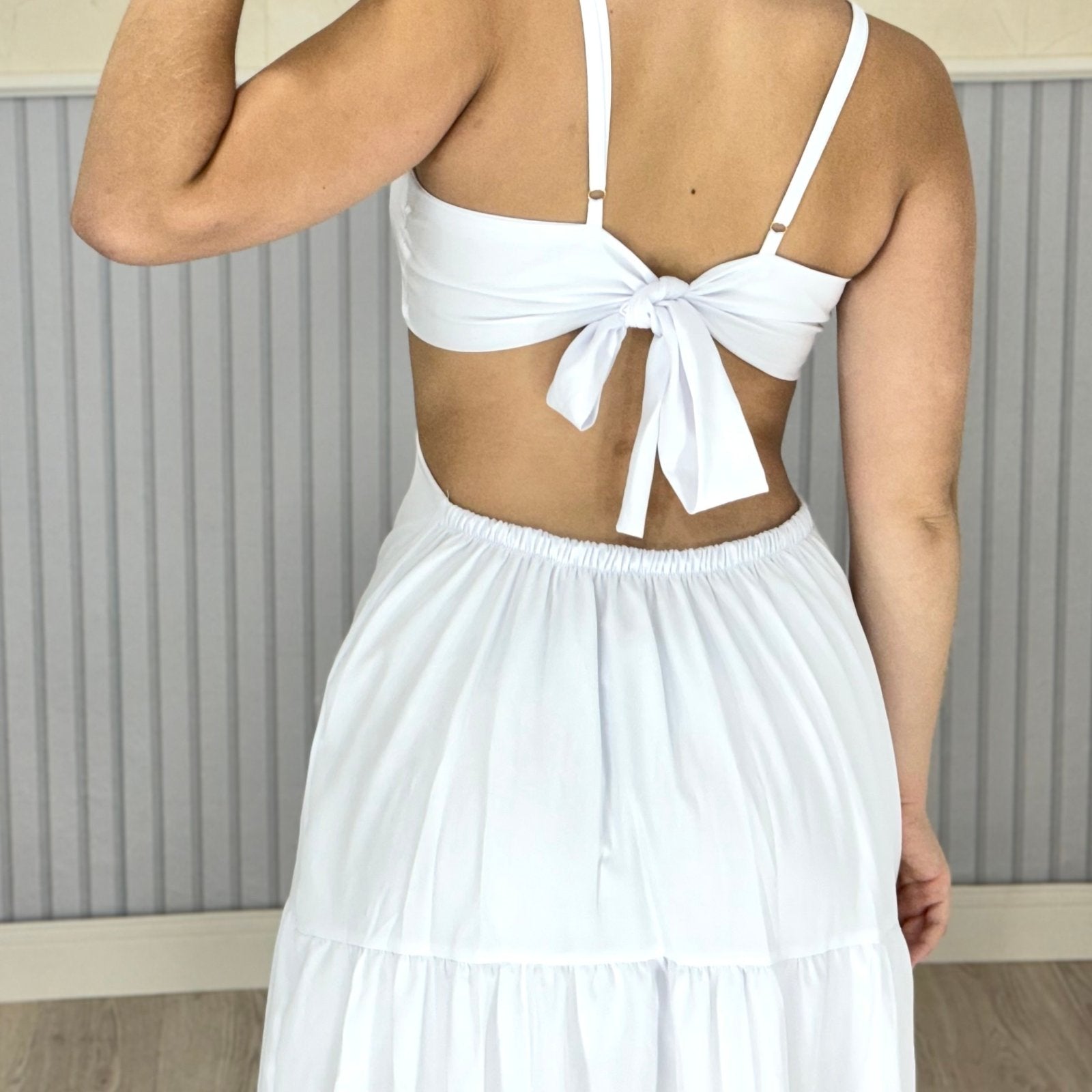 vestido feminino, vestido longo, vestido midi, vestido curto, vestido de festa, vestido casual, vestido, vestido de verão, vestido justo,  vestido estampado, vestido com fenda, vestido preto, vestido branco, vestido básico,