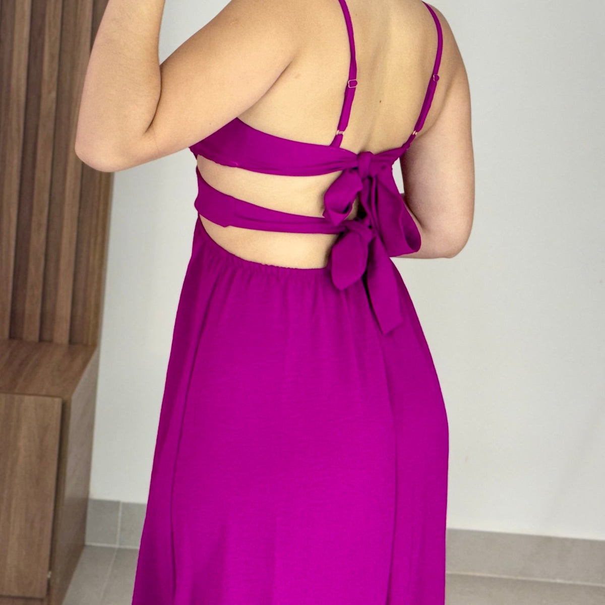 vestido feminino, vestido longo, vestido midi, vestido curto, vestido de festa, vestido casual, vestido, vestido de verão, vestido justo,  vestido estampado, vestido com fenda, vestido preto, vestido branco, vestido básico,