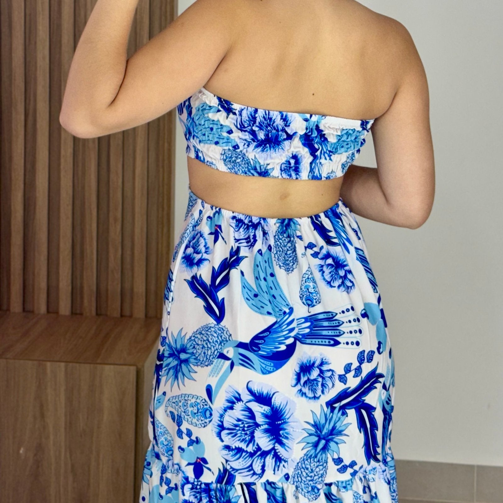 vestido feminino, vestido longo, vestido midi, vestido curto, vestido de festa, vestido casual, vestido, vestido de verão, vestido justo,  vestido estampado, vestido com fenda, vestido preto, vestido branco, vestido básico,